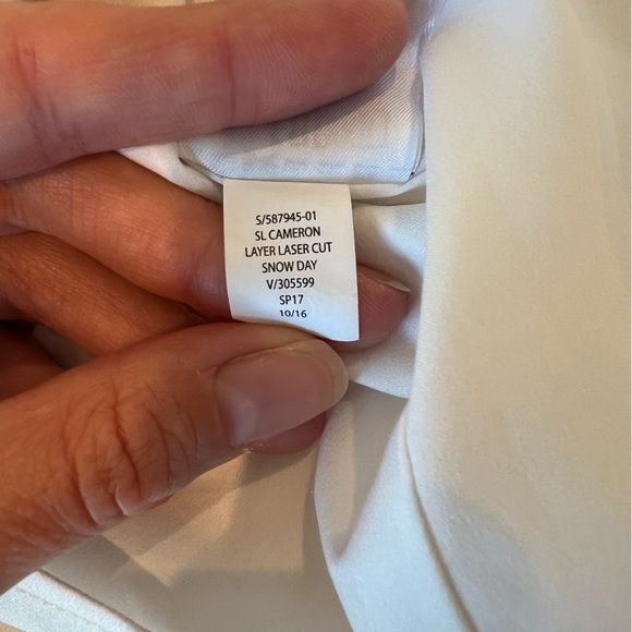 Banana Republic, off-white layered laser cut blouse size XS - Picture 5 of 5